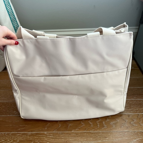 Beis East to West Tote - Picture 11 of 12